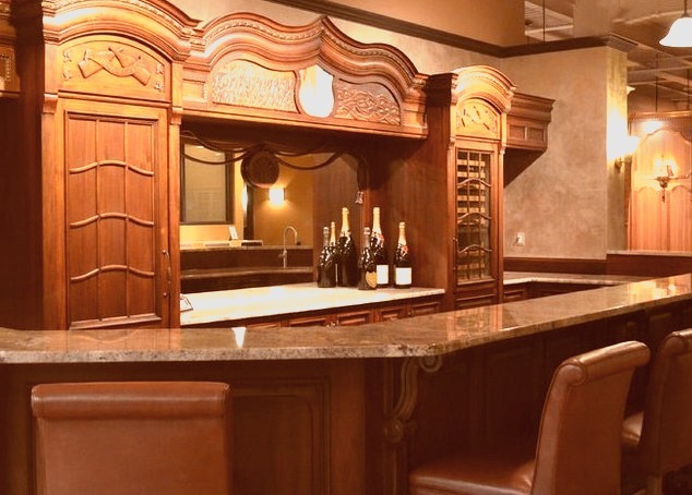 Traditional Home Bar in Boston