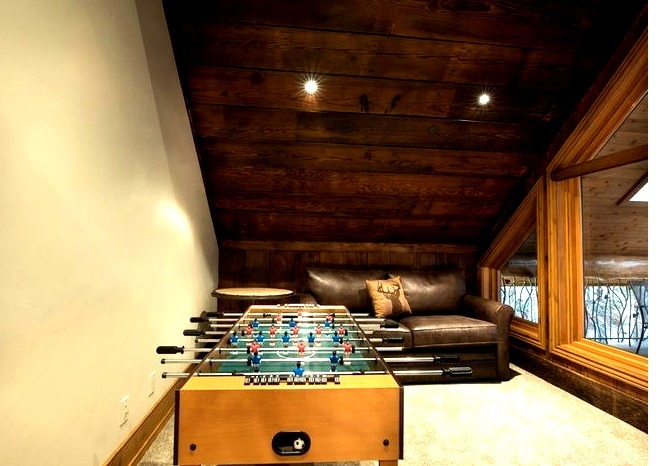 Loft-Style - Rustic Family Room